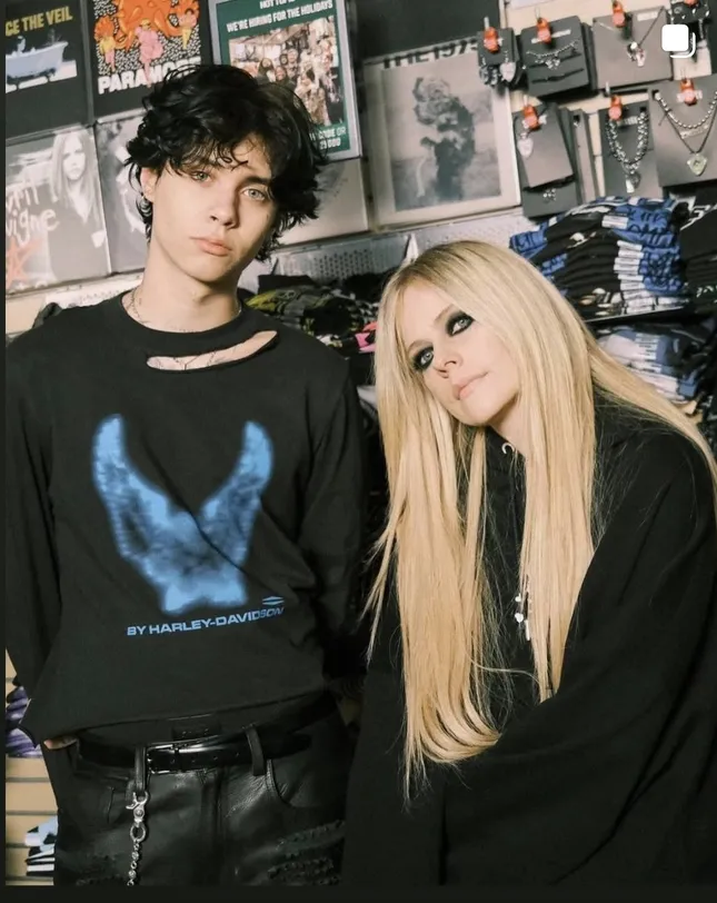 Avril Lavigne/ Landon Barker Hot topic, commercial