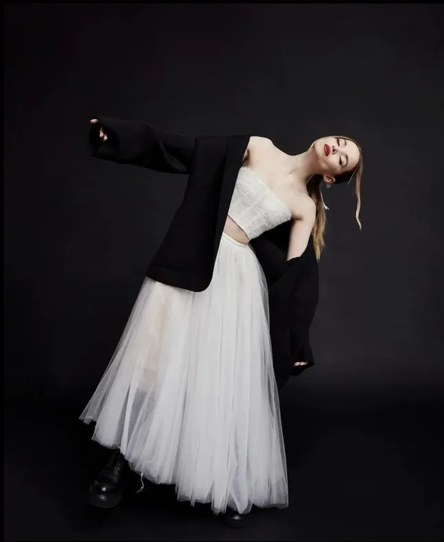 Dove Cameron W Mag