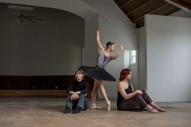 Live Performance: [IN]VISIBILITY