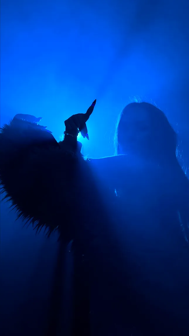 Apple iPhone14 Pro - Ballroom