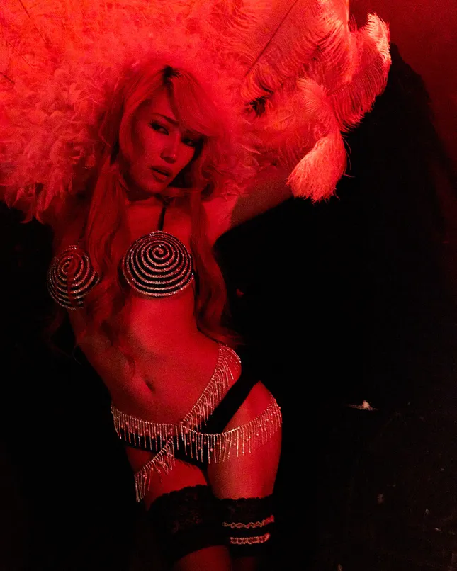 Kyra Machida - Handsy Music Video