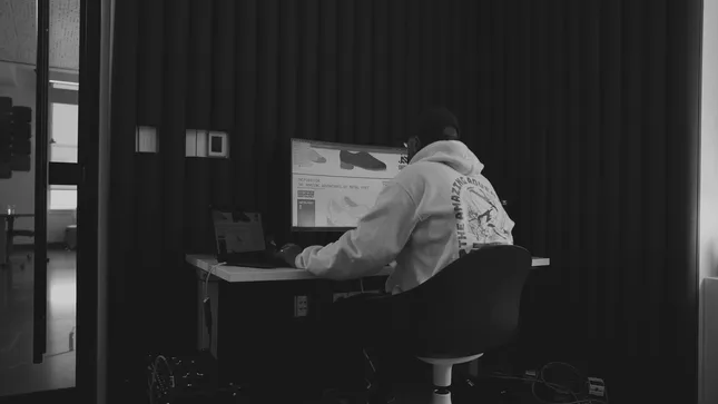 BLOCHXDISTINCT LIFE COMMERCIAL