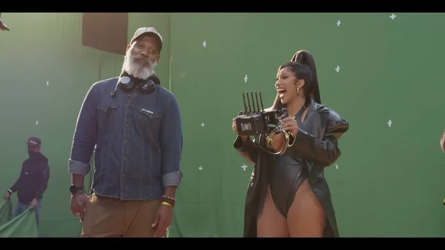Hot Shit Cardi B (feat. Lil Durk , Kanye West. )