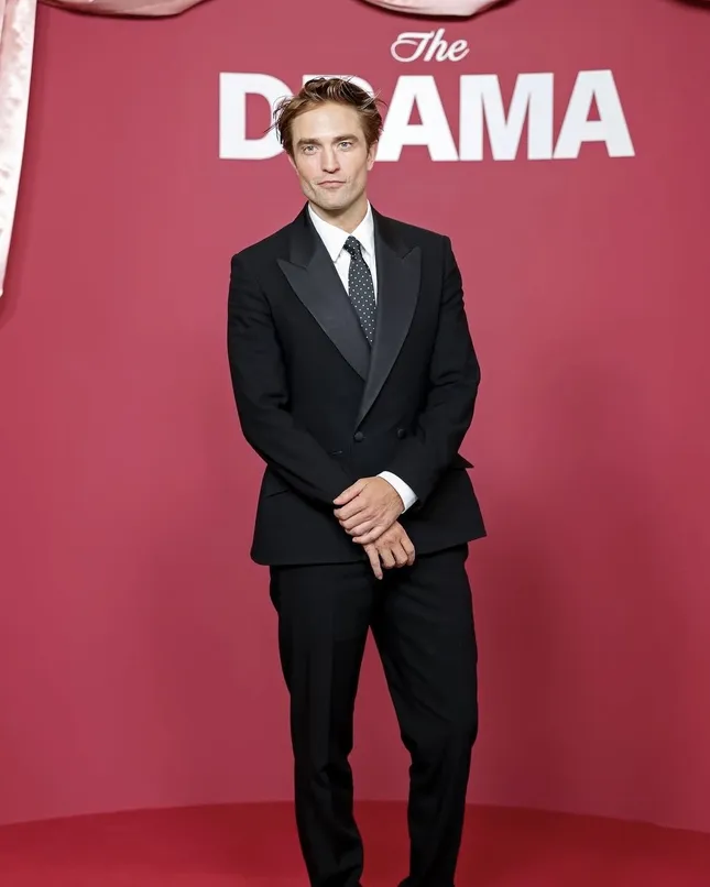 ROBERT PATTINSON - THE DRAMA PRESS TOUR
