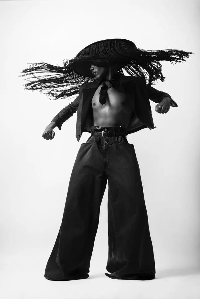 FORTE E FEMMINILE x REBEL MAGAZINE