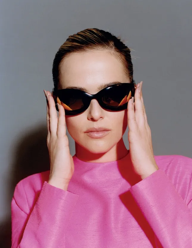 S/Magazine: Meet Our Winter Cover Star 
Zoey Deutch