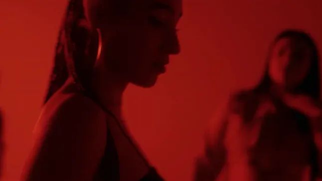 ROTE MÜTZE RAPHI x KATY B DIAMOND x ACHTABAHN - CHLOÉ