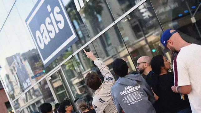 Oasis Live 2025 Fan Shop Hollywood