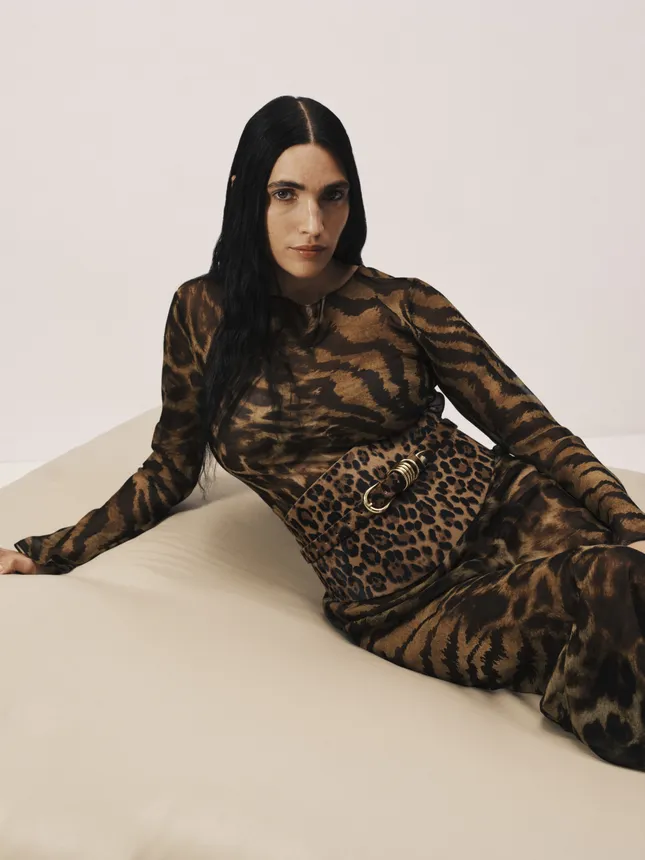 DÉHANCHE featuring Valentine Valero