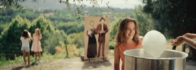 Commercial «What Surronds Us»