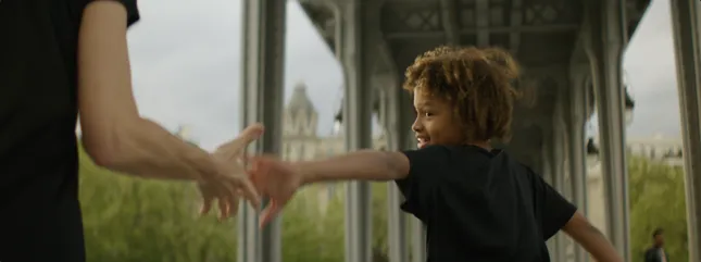 Asics - Move for love