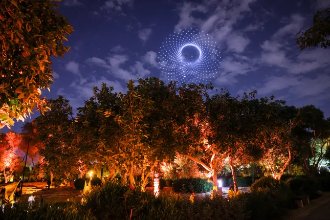 Aether Perfomative sculpture with Chromatic x United Visual Artists
