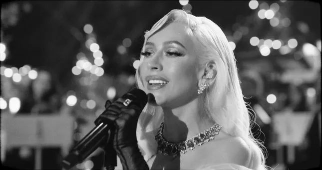 Christina Aguilera - Someday at Christmas