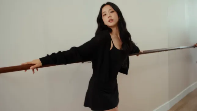 Jisoo X ALO | Special-Edition Sunset Sneaker