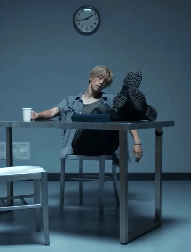 Mark Tuan x Hold still MV