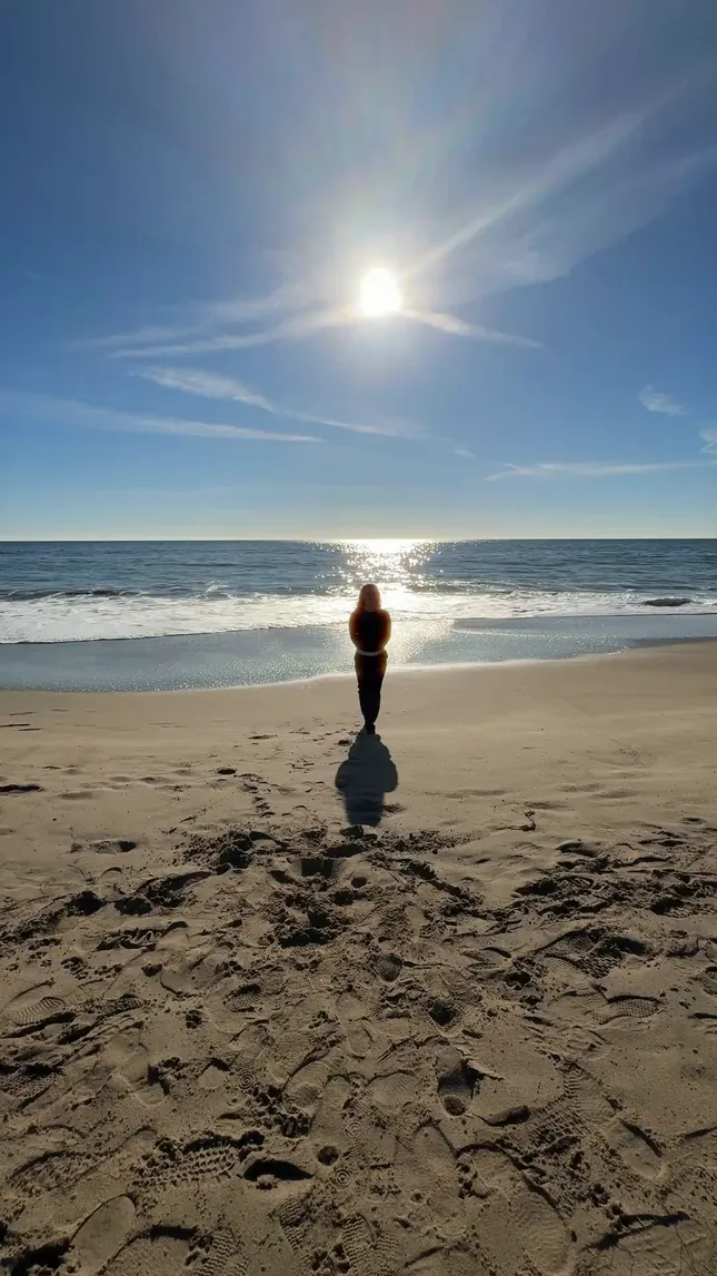 Kacy Hill - Times Up Visualizer