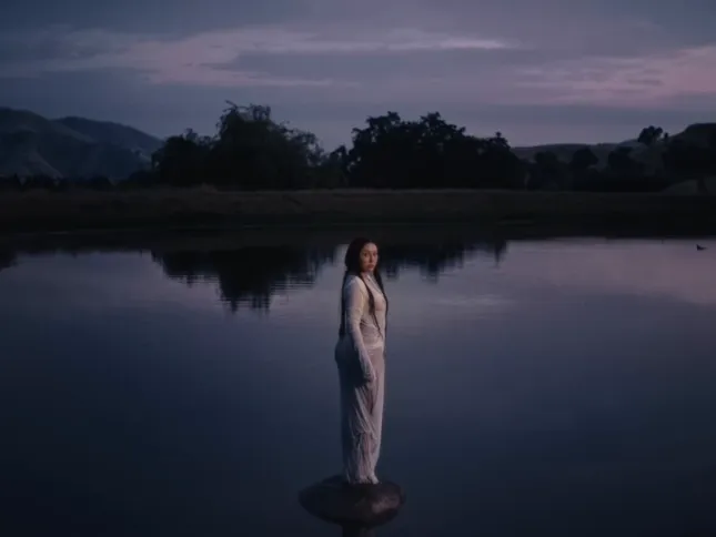 Noah Cyrus - I Saw The Mountains (Official Video)