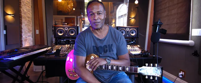 Ray Parker Jr teaches "Ghostbusters" on Guitar
