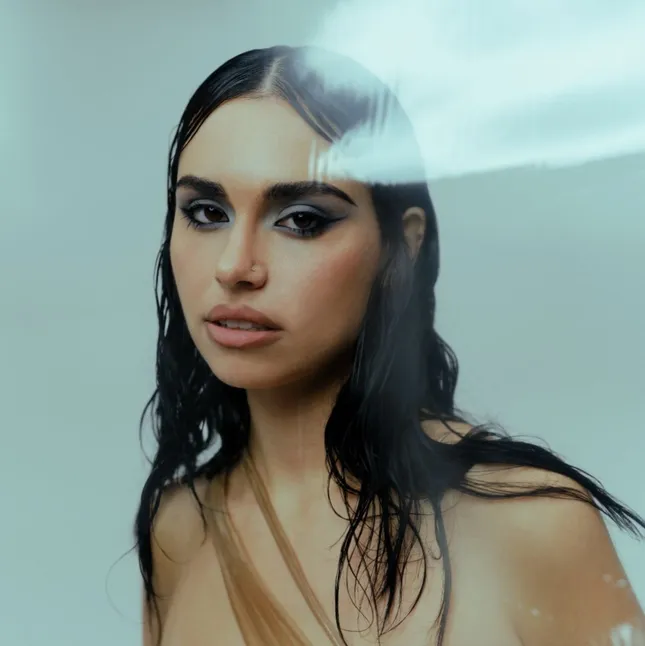 UNA MIA - “Too Much” Cover Art and VEVO DSCVR Campaign