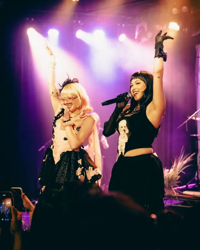 Two Lips - Tour