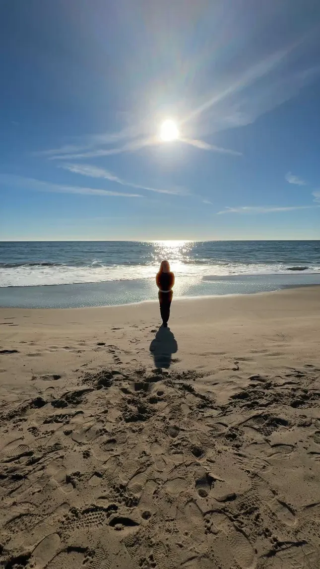 Kacy Hill - Times Up Visualizer