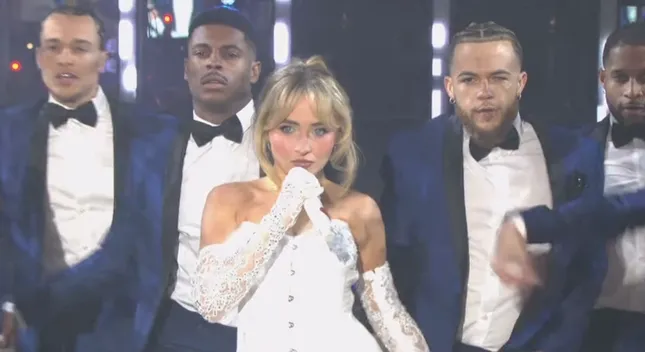 Sabrina Carpenter - Rockin Eve