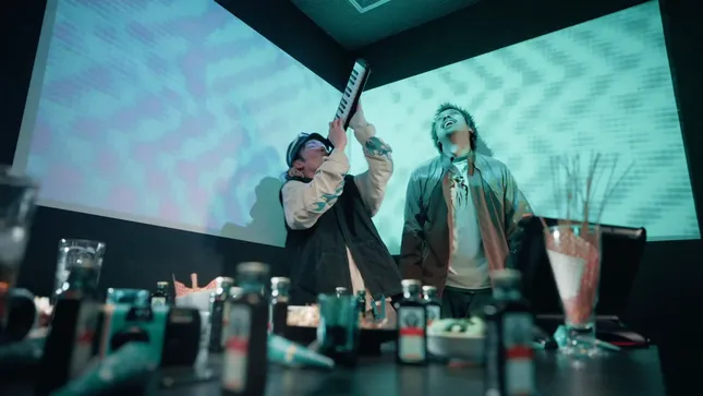 イエーガーはビッグエコーで (w/ NIKO NIKO TAN TAN)